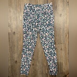 Athleta women’s Multicolor Camouflage Leggings size medium.
